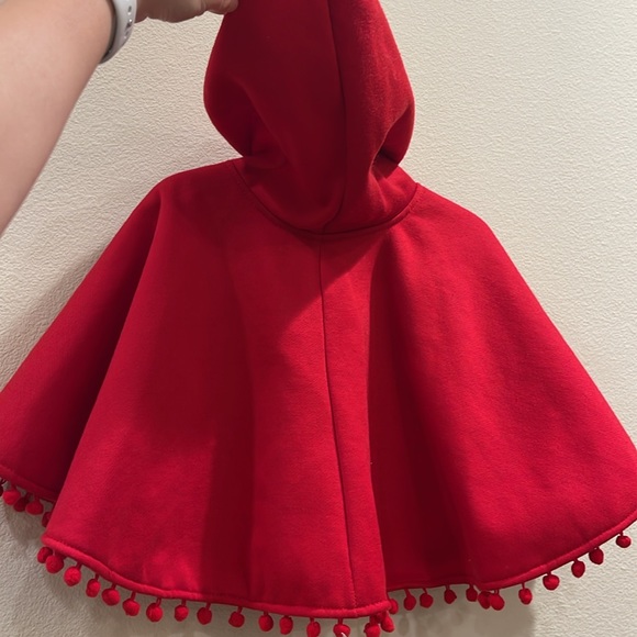Girls hooded red cape with tassels - Picture 5 of 5